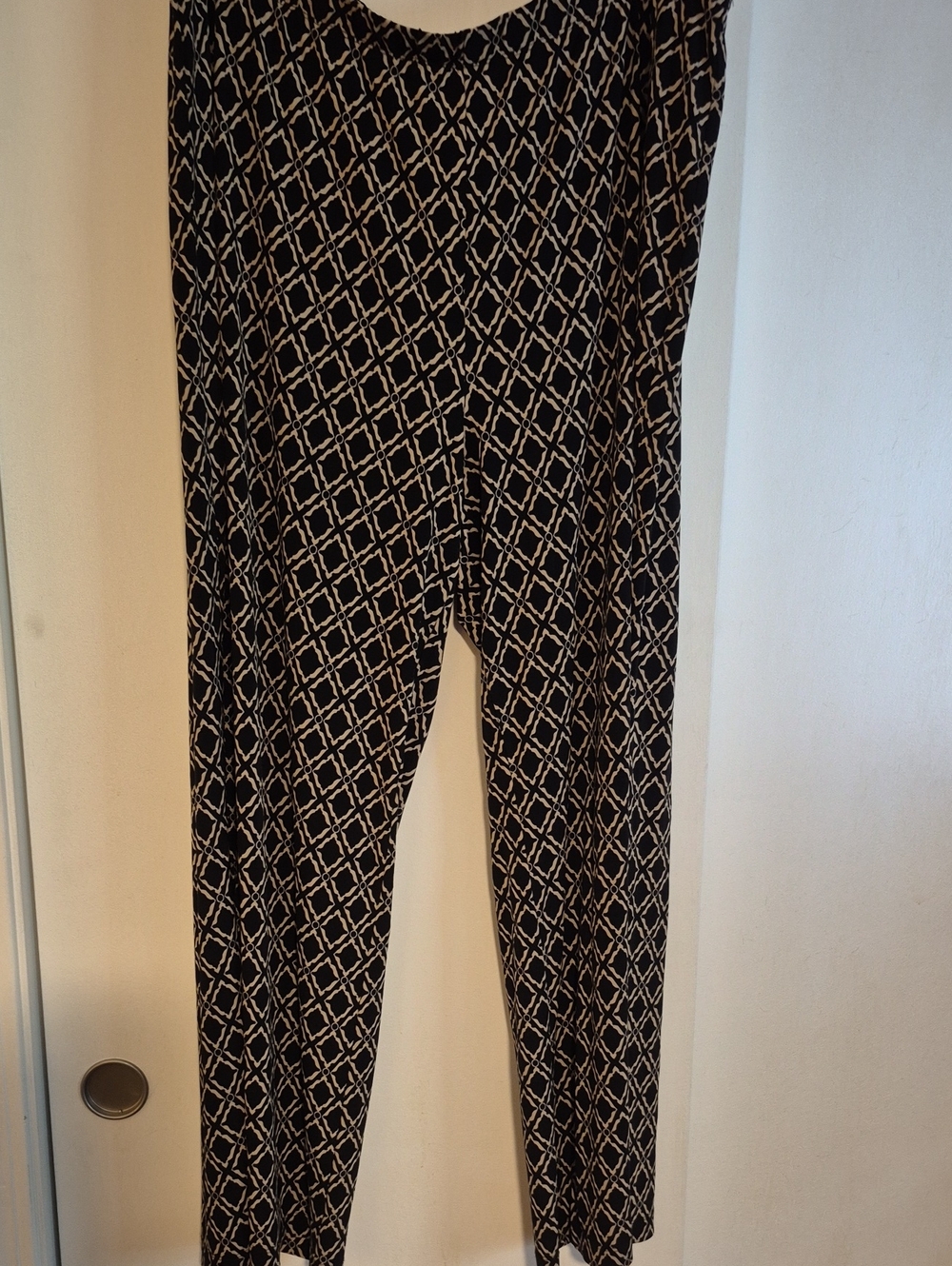 Peter Nygard Black and White Geometric Harem Leggings